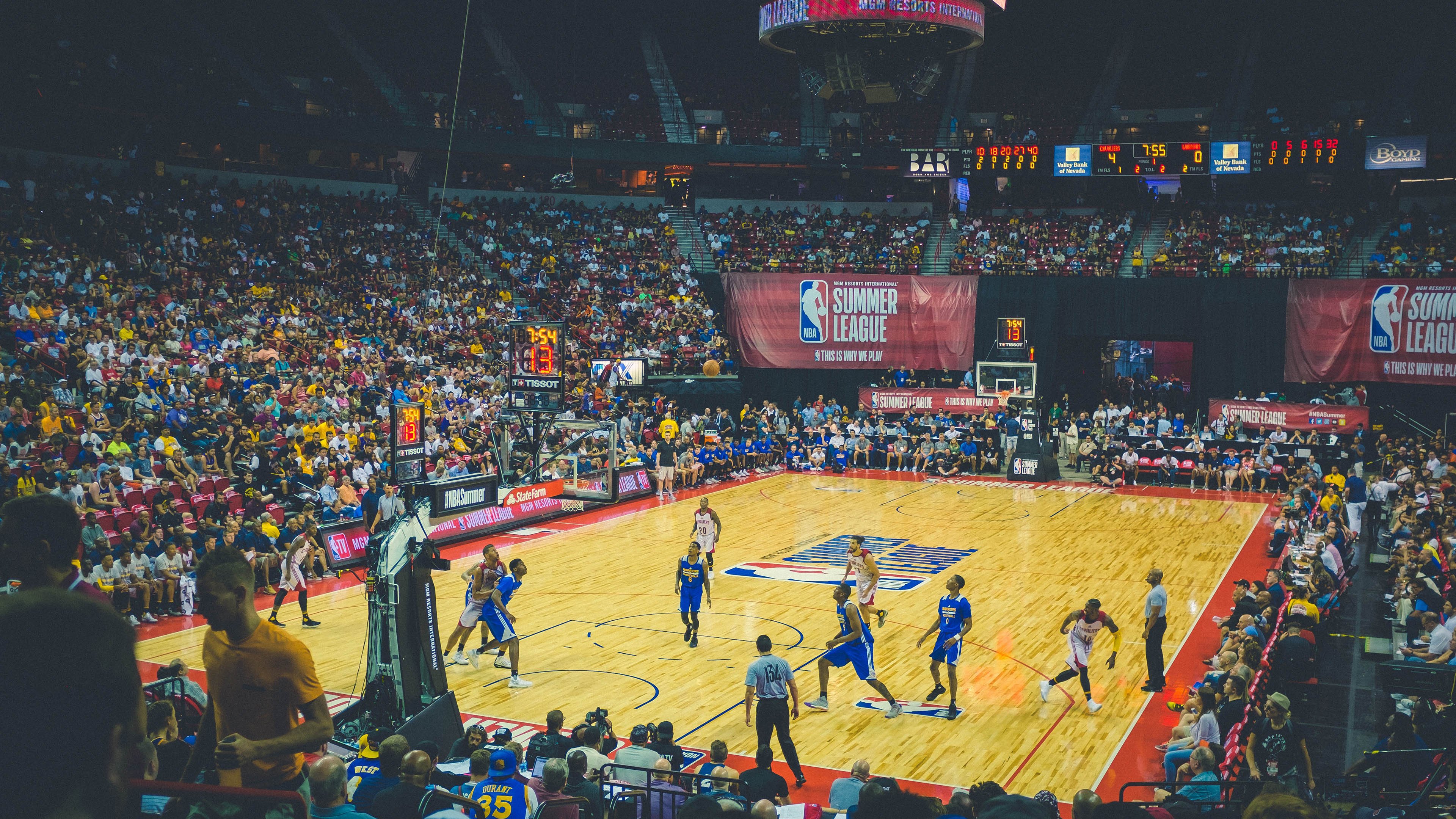 德罗赞末节封神!尼克斯鏖战火箭,关键先生一锤定音